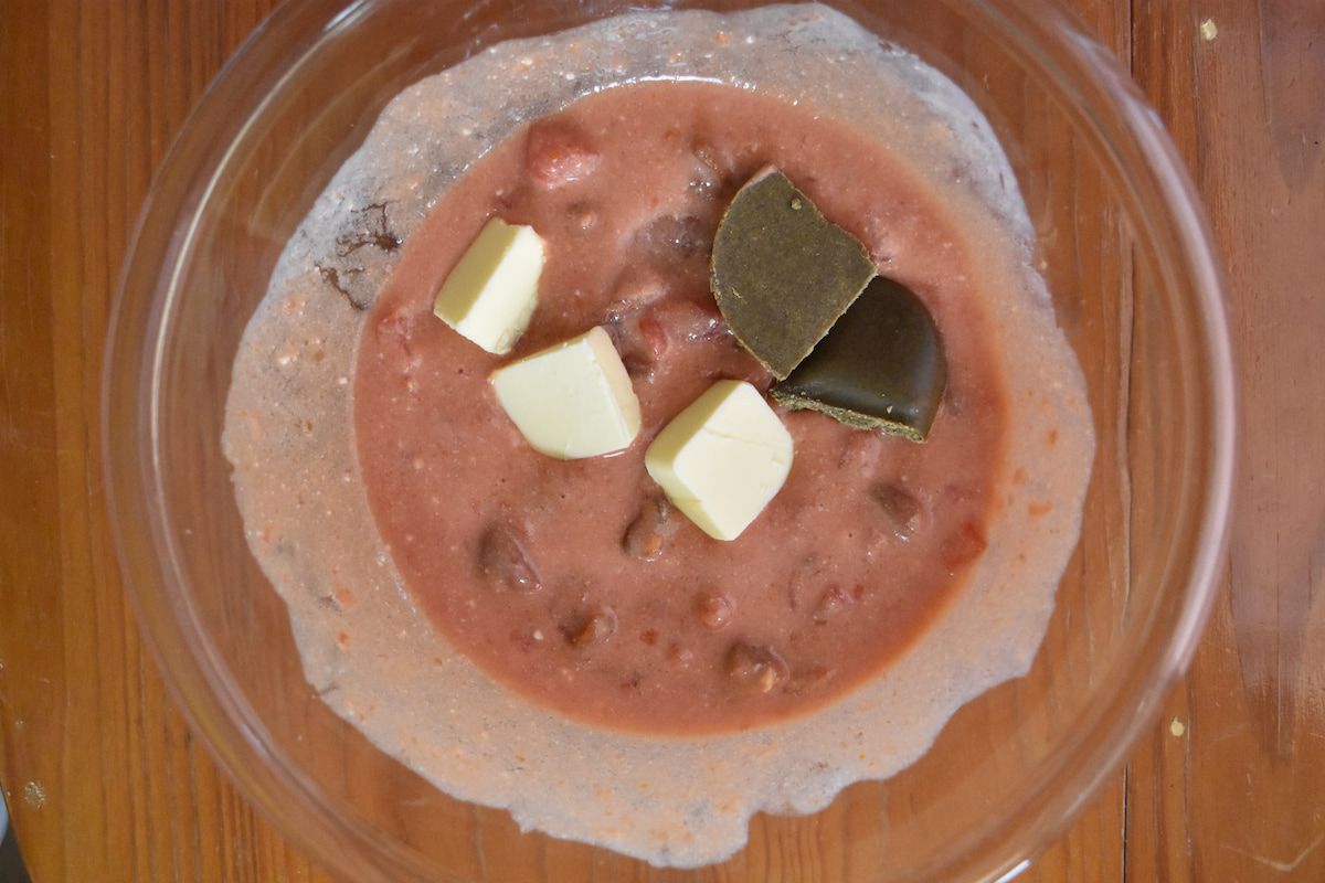 バターとカレールーを入れる
