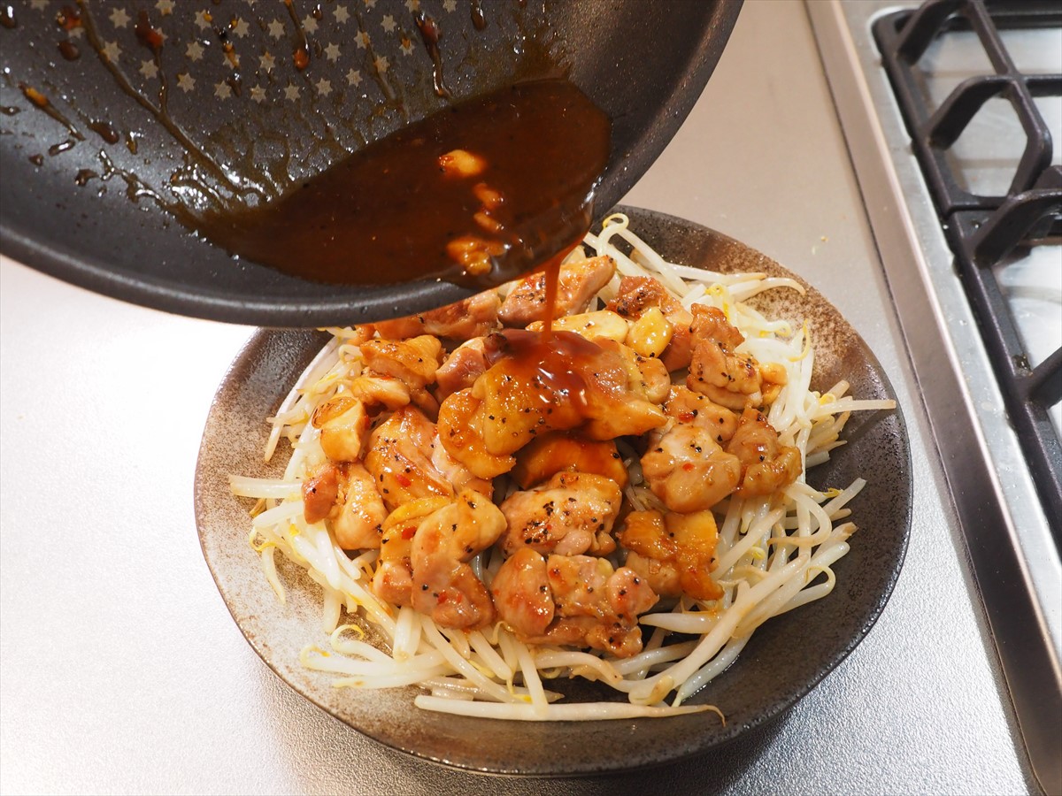 鶏もも肉の焼き肉鉄板風