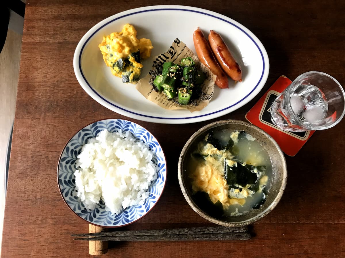 イヤイヤ期とシャウエッセン定食で朝ごはん