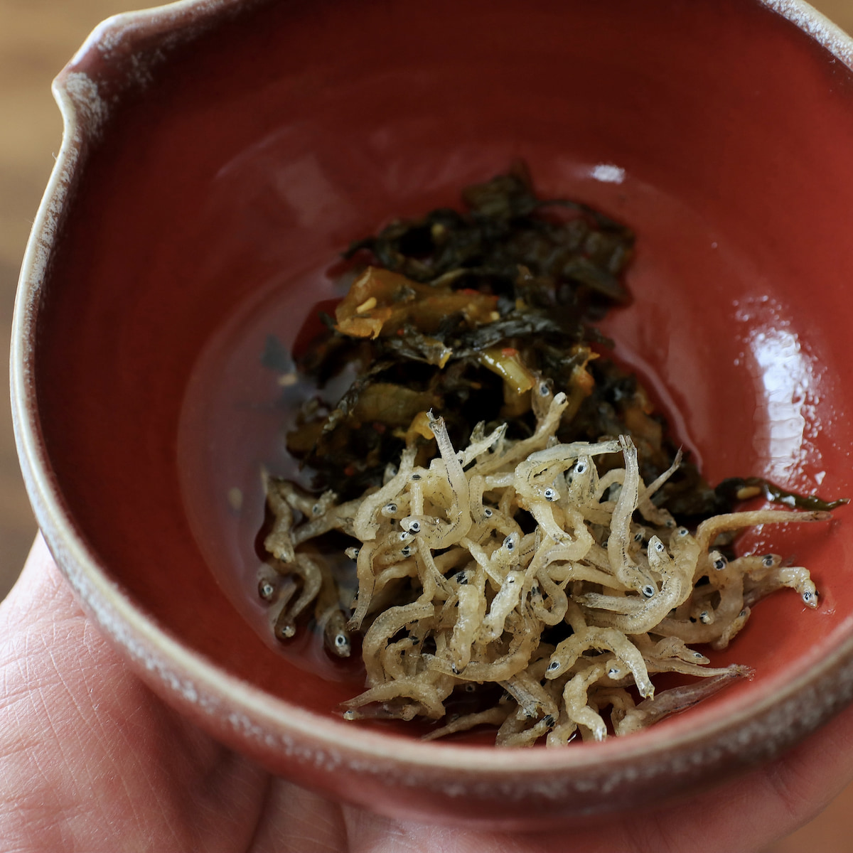 材料をボウルに入れる