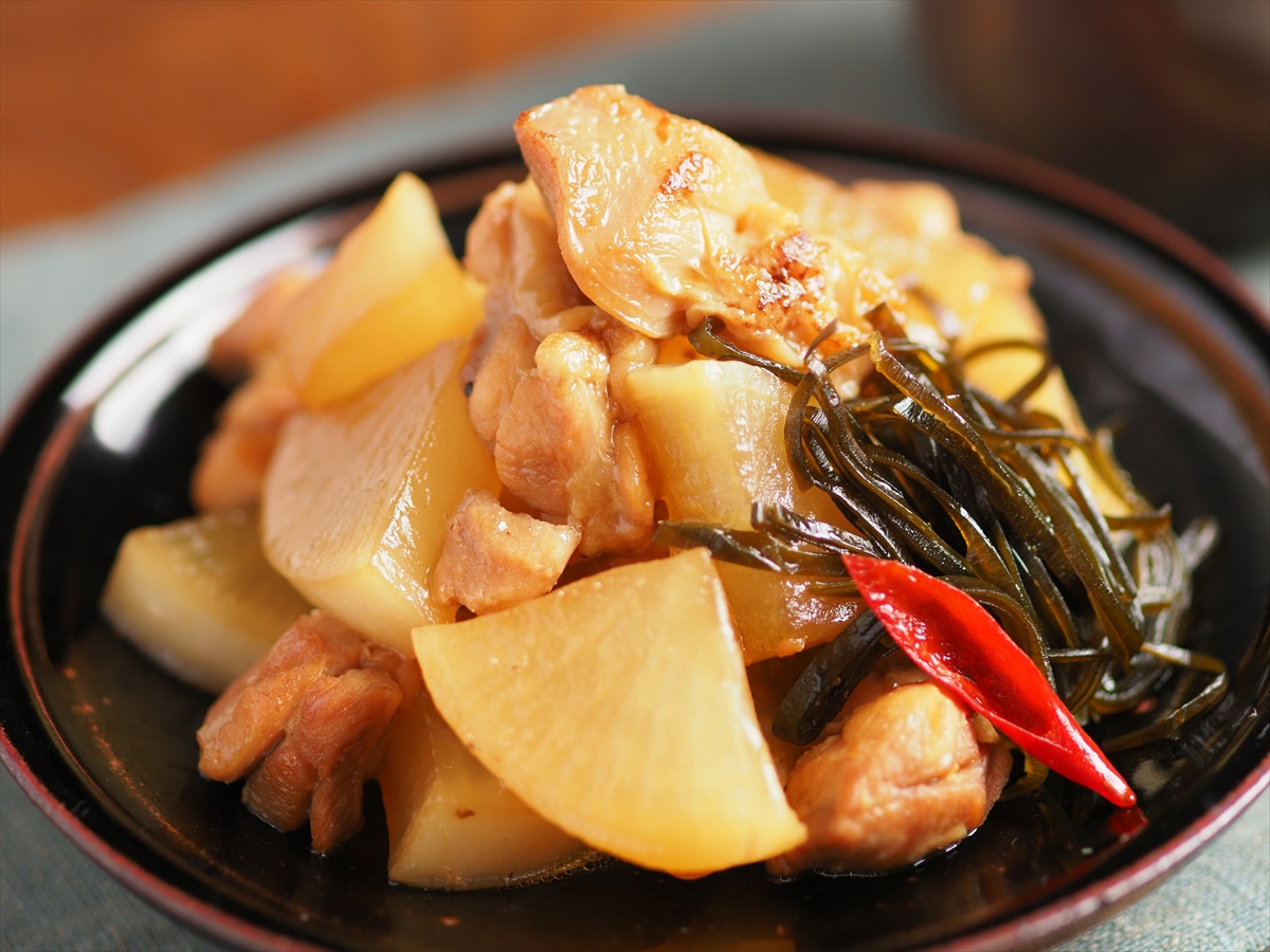 大根一本使い切り!「鶏もも肉と大根のさっぱり煮」