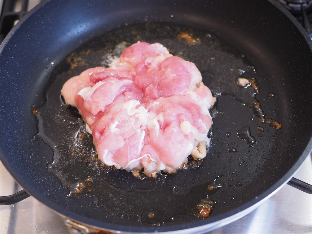鶏もも肉の照焼き親子丼、とろ~り半熟炒り卵添え