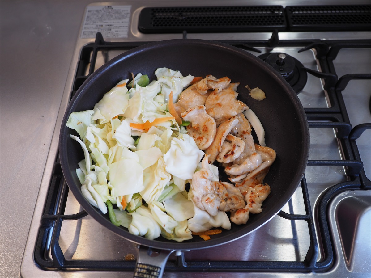カット野菜と鶏むね肉の焼肉炒め