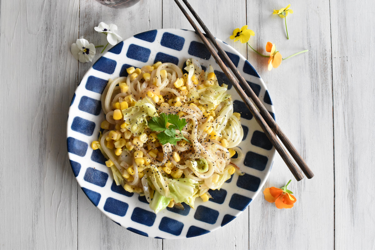 春キャベツとコーン缶で♪こくうま「コーンバター焼きうどん」