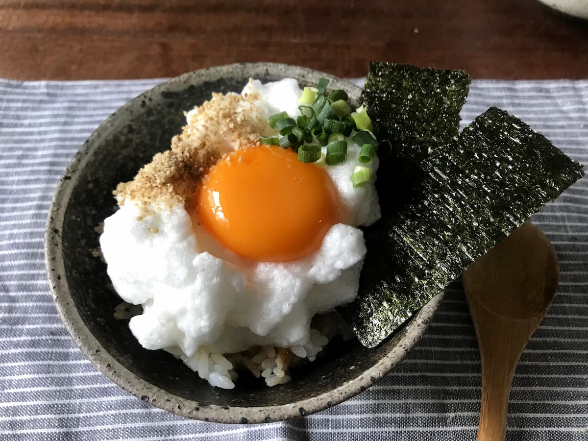卵かけごはんに色々のせたところ