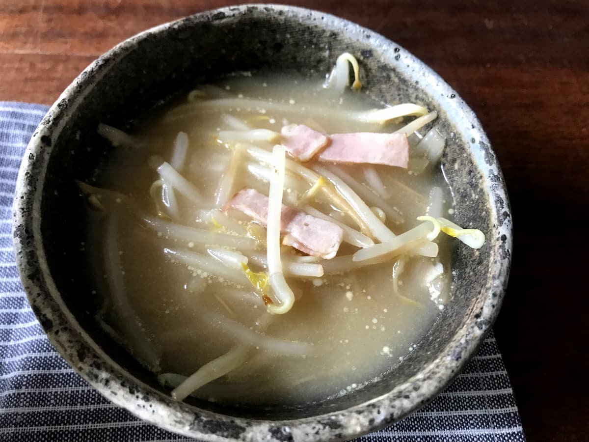 みそ汁のアップ