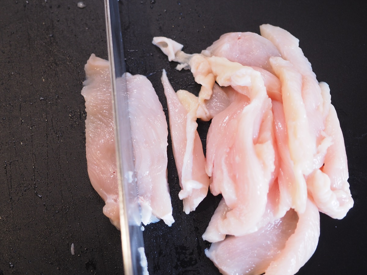 鶏むね肉の塩昆布にらもやし炒め