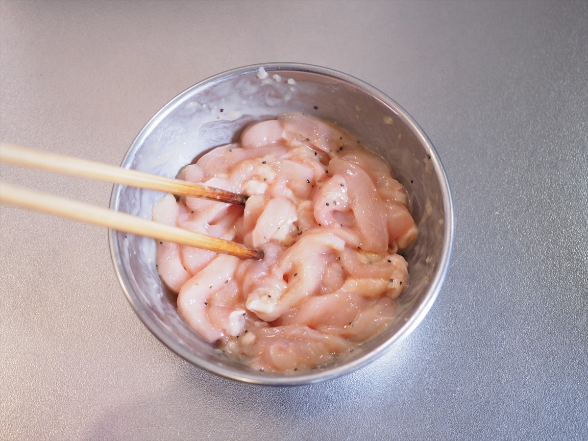鶏むね肉の塩昆布にらもやし炒め