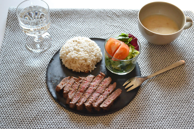 毎日の3食からおやつタイムまで活躍!まな板になるお皿「チョップレート」があるとこんなに暮らしが便利に。