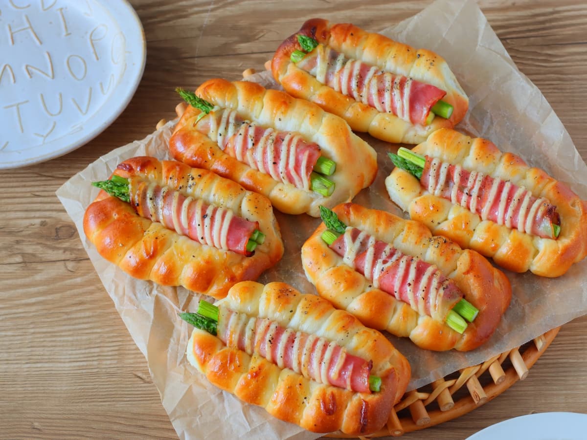 パン屋さんみたいな「アスパラベーコンのお惣菜パン」