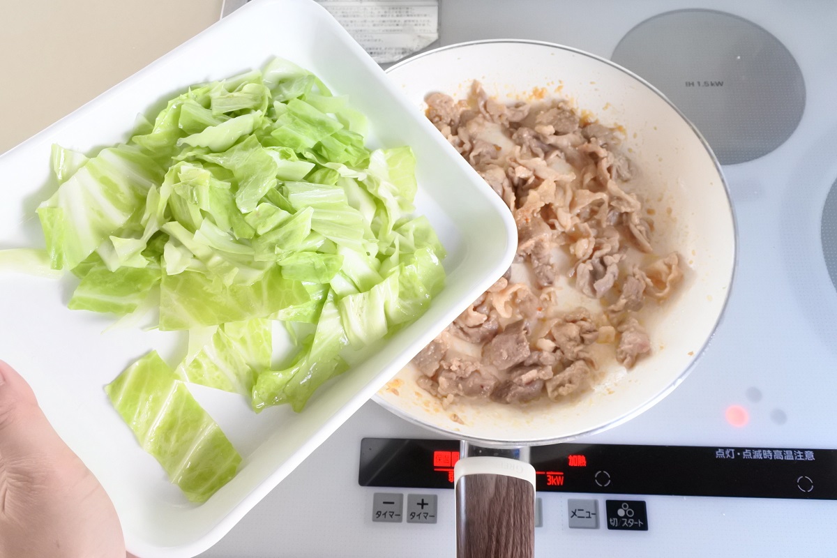 キャベツと豚こまのみそ炒め