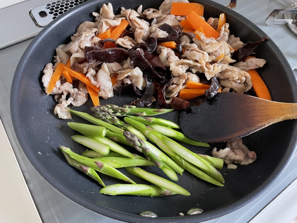 肉の次は固い野菜から