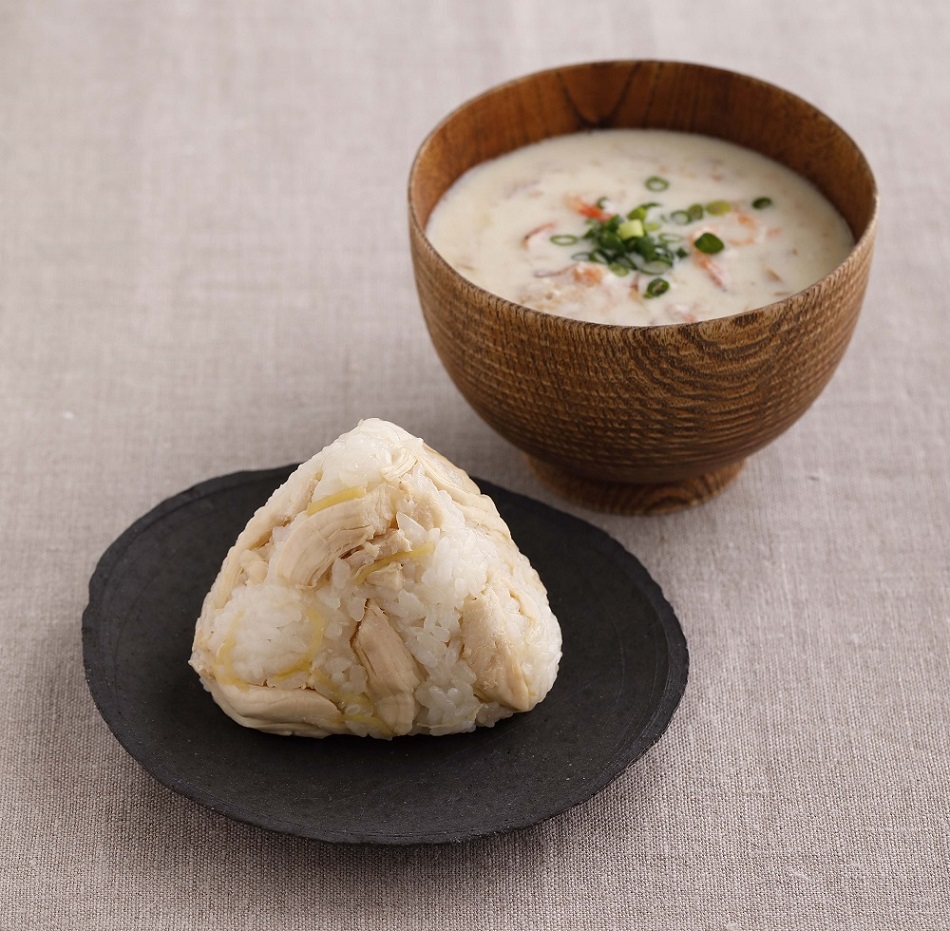 鶏しょうがおにぎり＋台湾の豆乳スープ風味噌汁