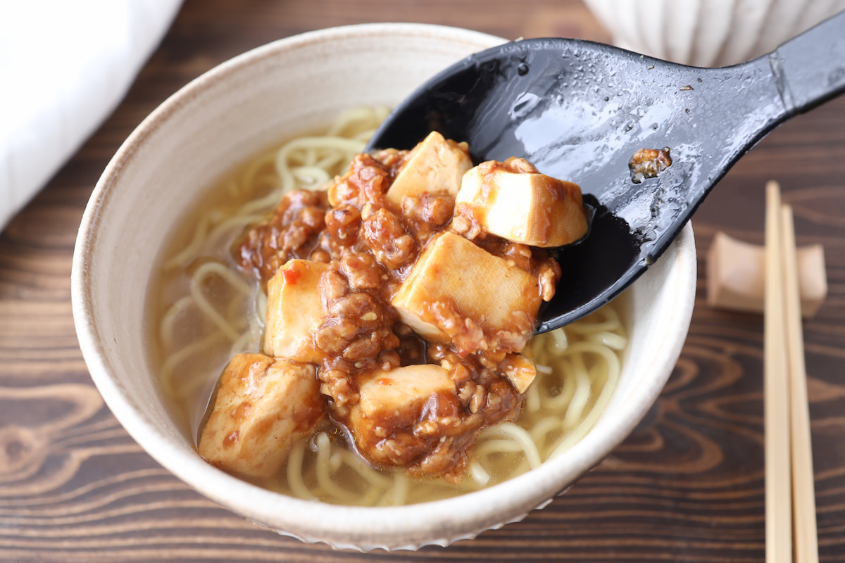 ラーメンに麻婆豆腐を乗せる