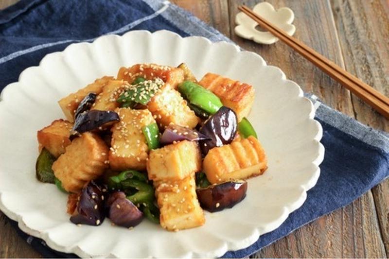 ご飯がすすむ!「なすと厚揚げの炒め物」がお手軽です♪