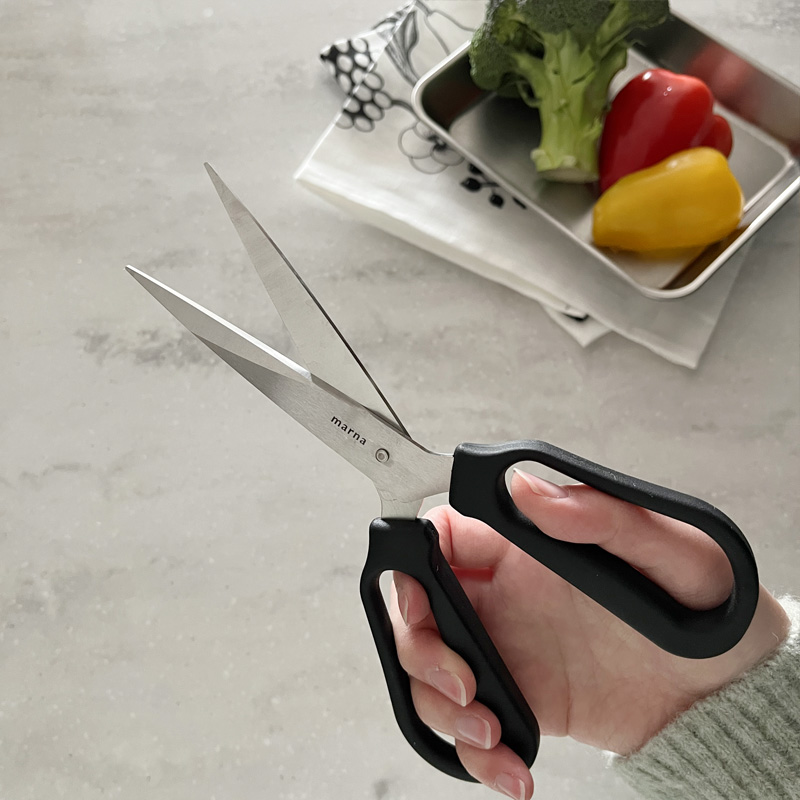 野菜もお肉もサクサク切れるキッチンバサミ。包丁よりも便利かも！な、リアル活用術