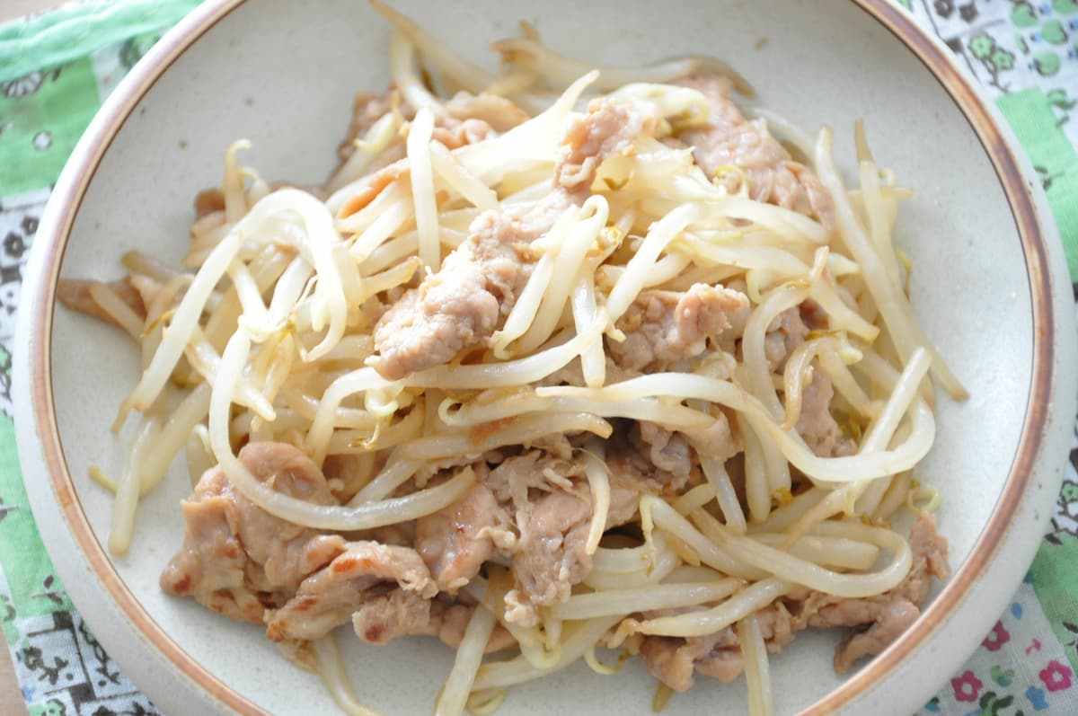もやしと豚こまの甘辛炒め