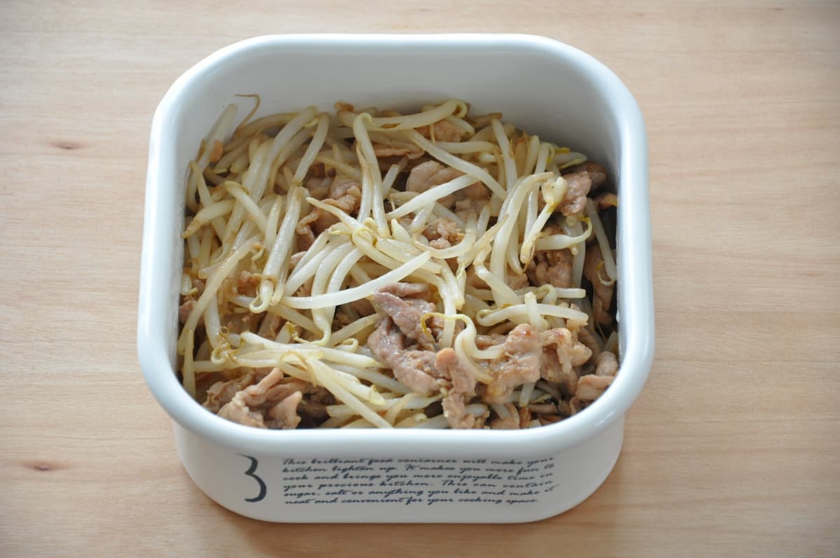 もやしと豚こまの甘辛炒め