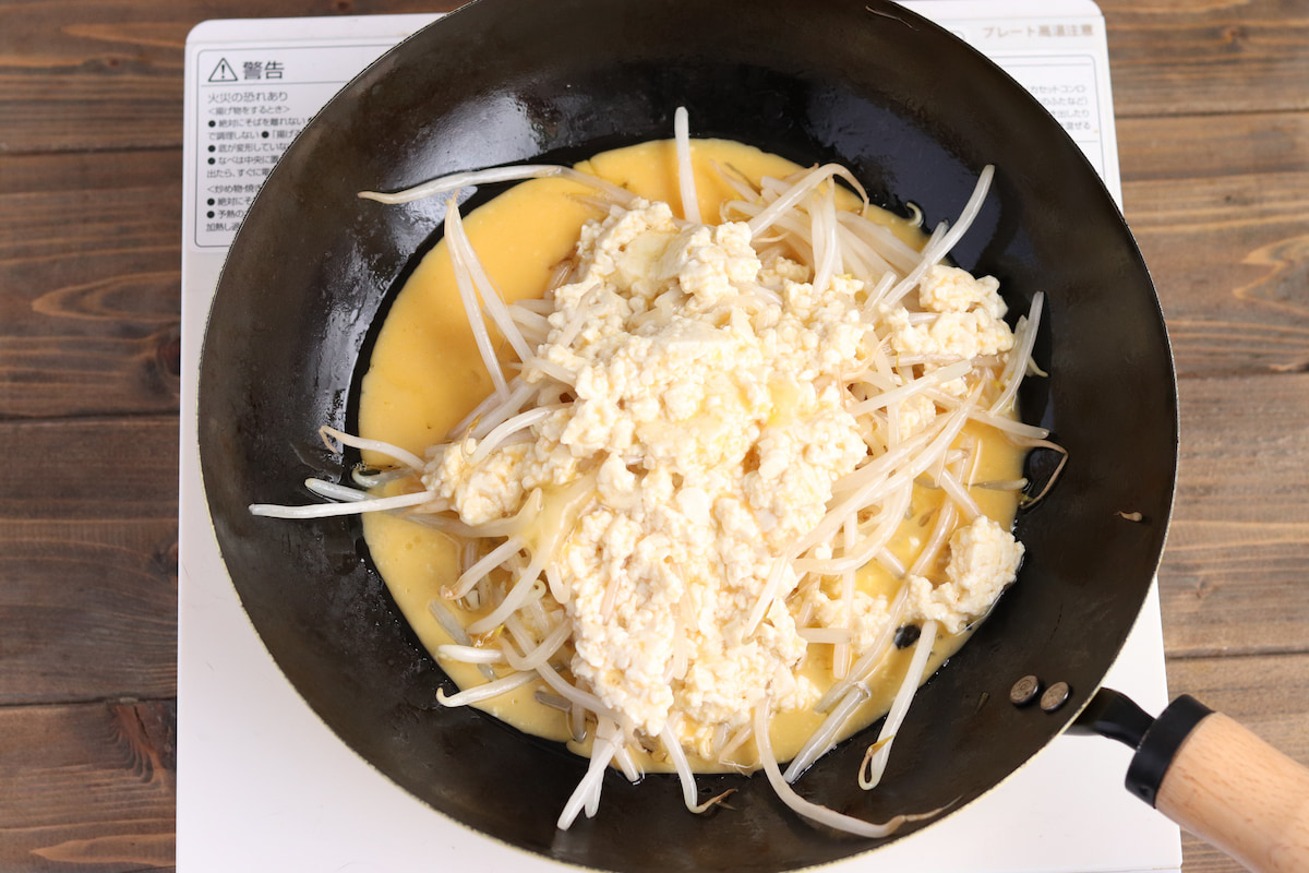 豆腐ともやしのふわとろ天津飯 もやしを入れる
