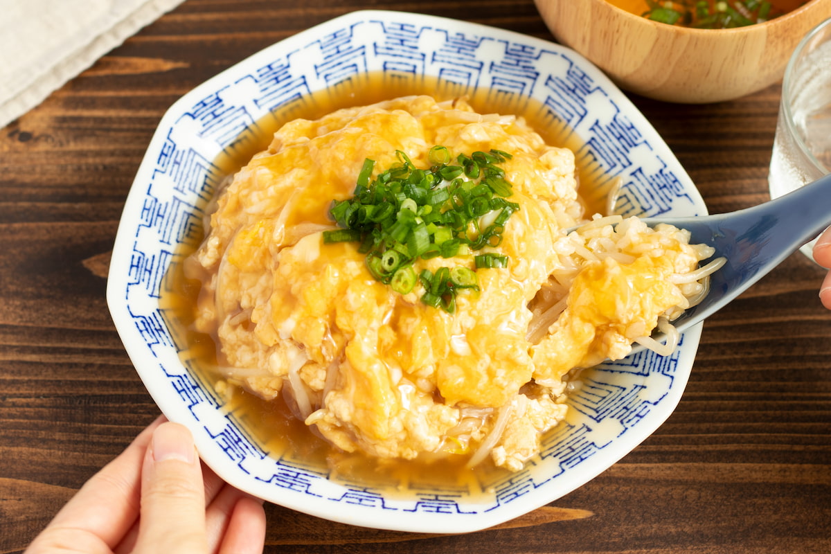 節約レシピなのにおいしすぎる！1人前99円で「豆腐ともやしのふわとろ天津飯」