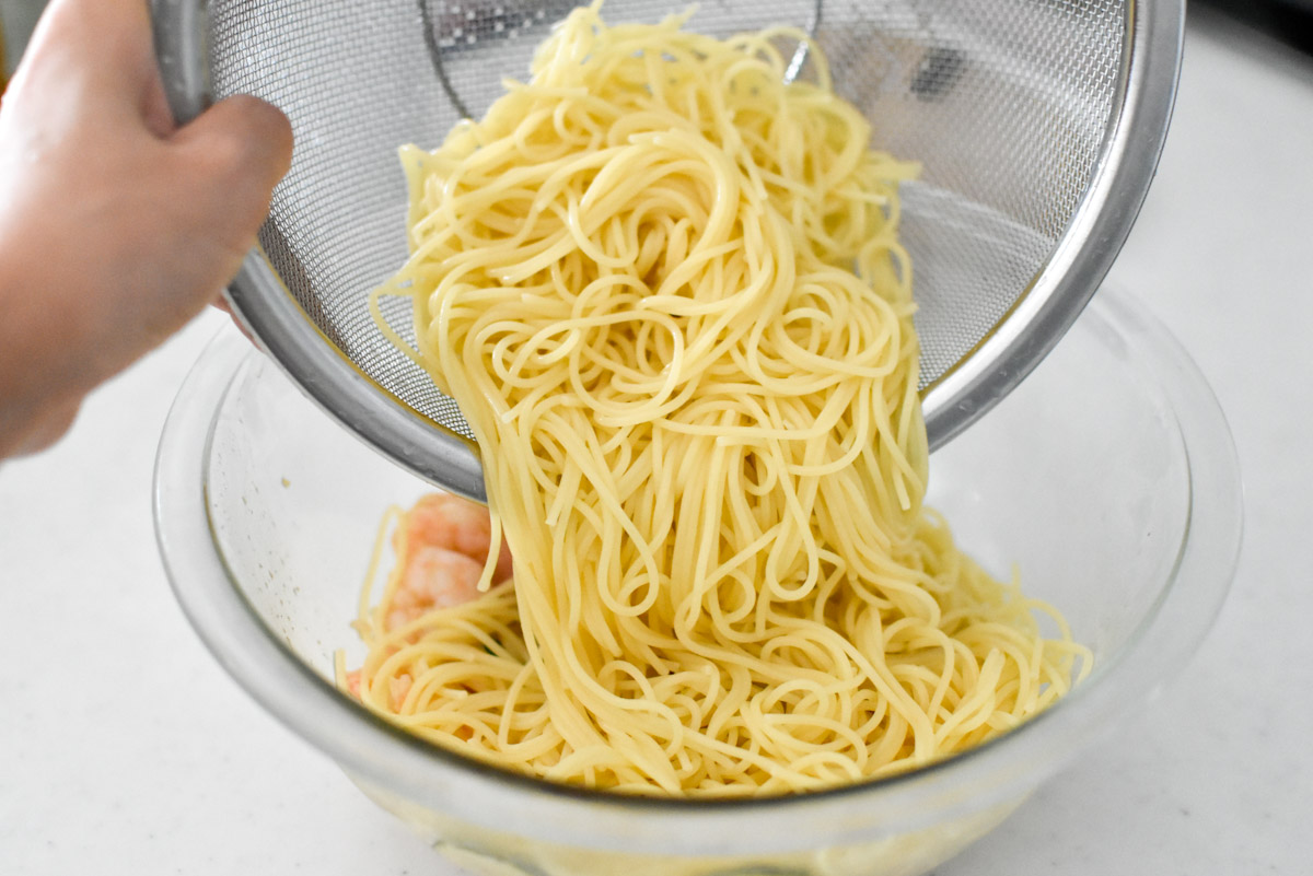 パスタ混ぜる