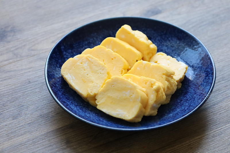 誰でもきれいに作れる!レンジで簡単「卵焼き」
