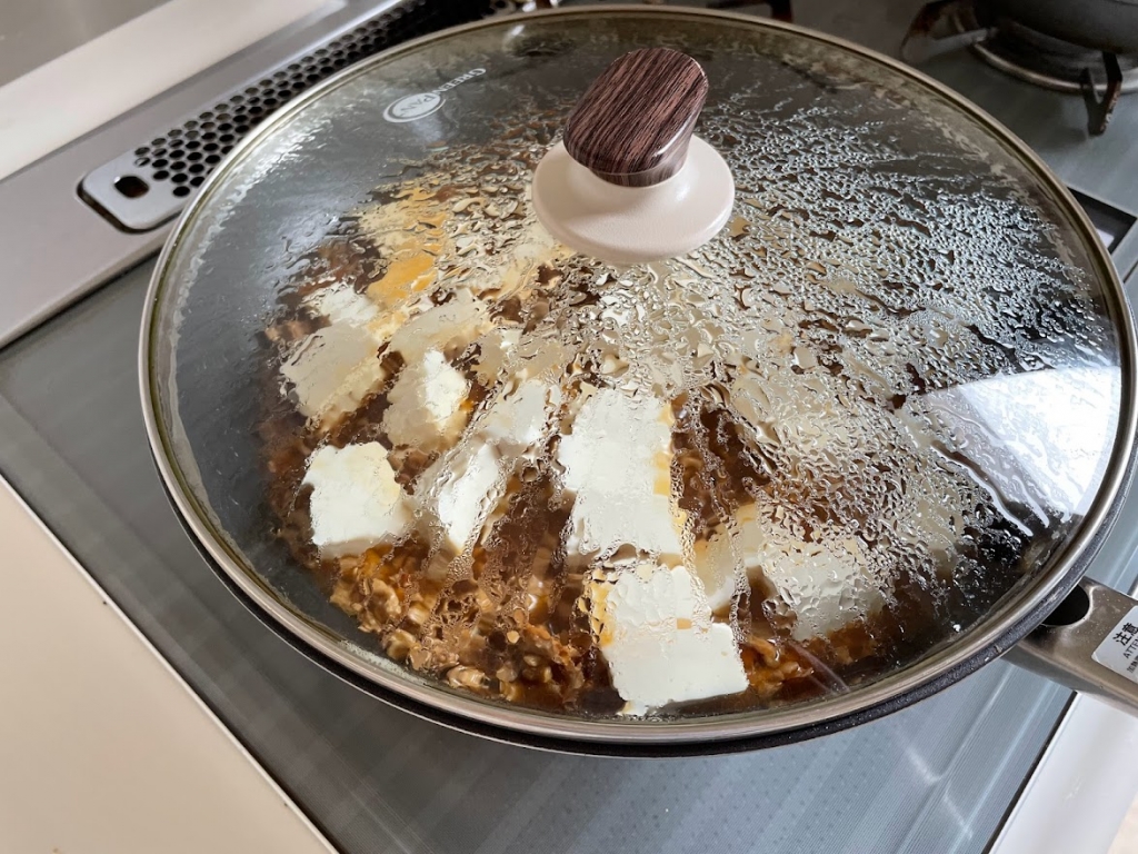 ふたを閉めて静かに煮る