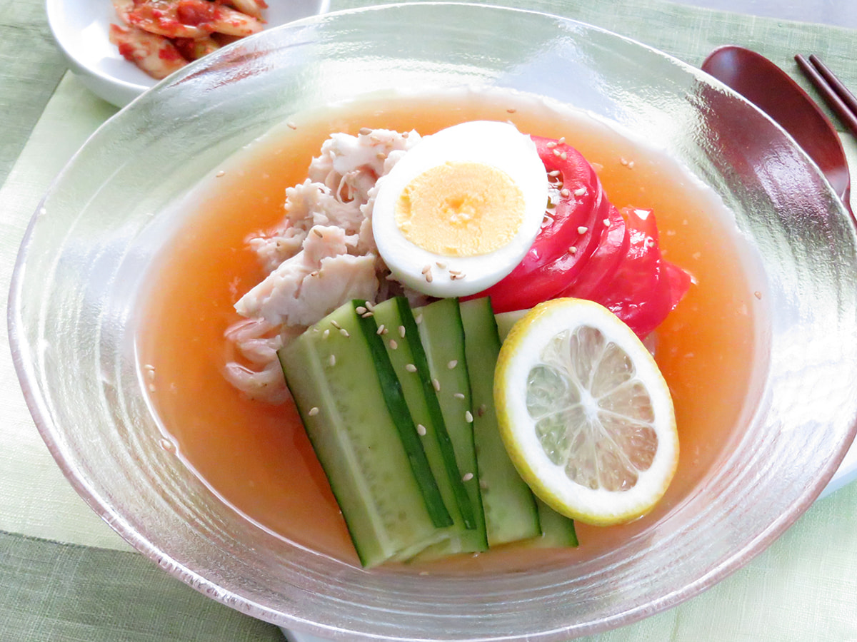 10分で韓国気分♪白だしとサラダチキンで「ピリ辛水冷麺」