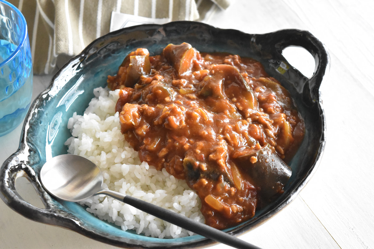 たっぷりなすのジューシートマトカレー仕上げ
