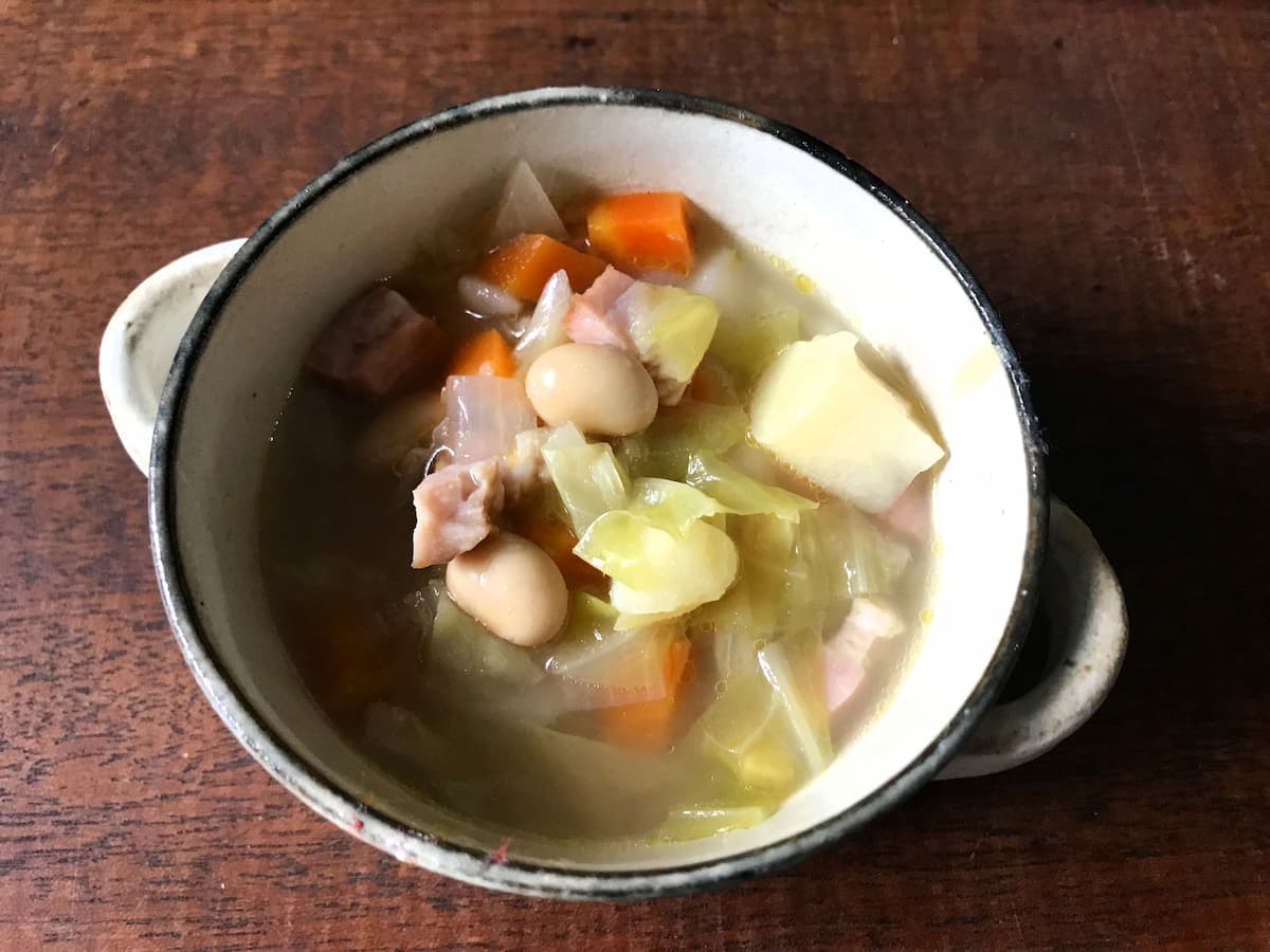 「野菜とベーコンの白だしスープ」