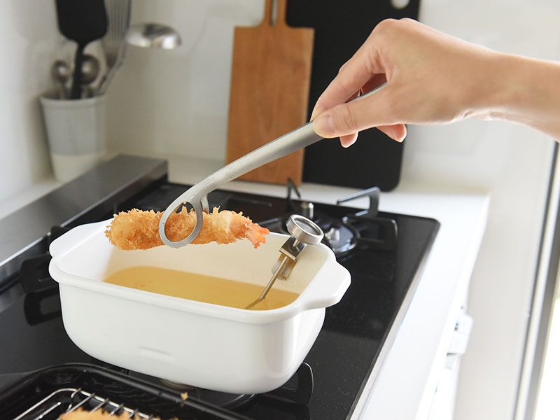 揚げたてをもっと気軽に！揚げ物メニューのプチストレスを解消するアイテムたち