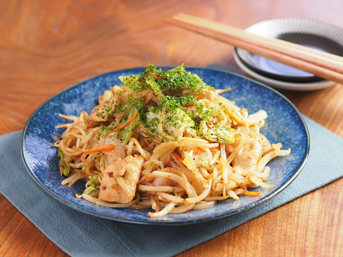 大盛りだけど炭水化物控えめ!「鶏むね肉とこんにゃくのかさ増し焼きそば」