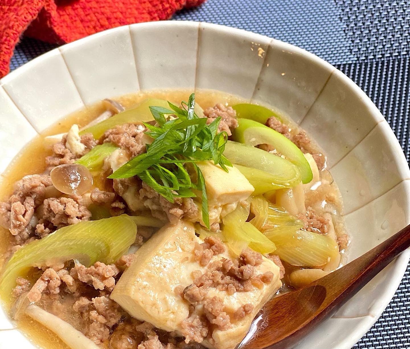 お財布にやさしい!「しめじと豆腐」のほっこりおいしい簡単レシピ