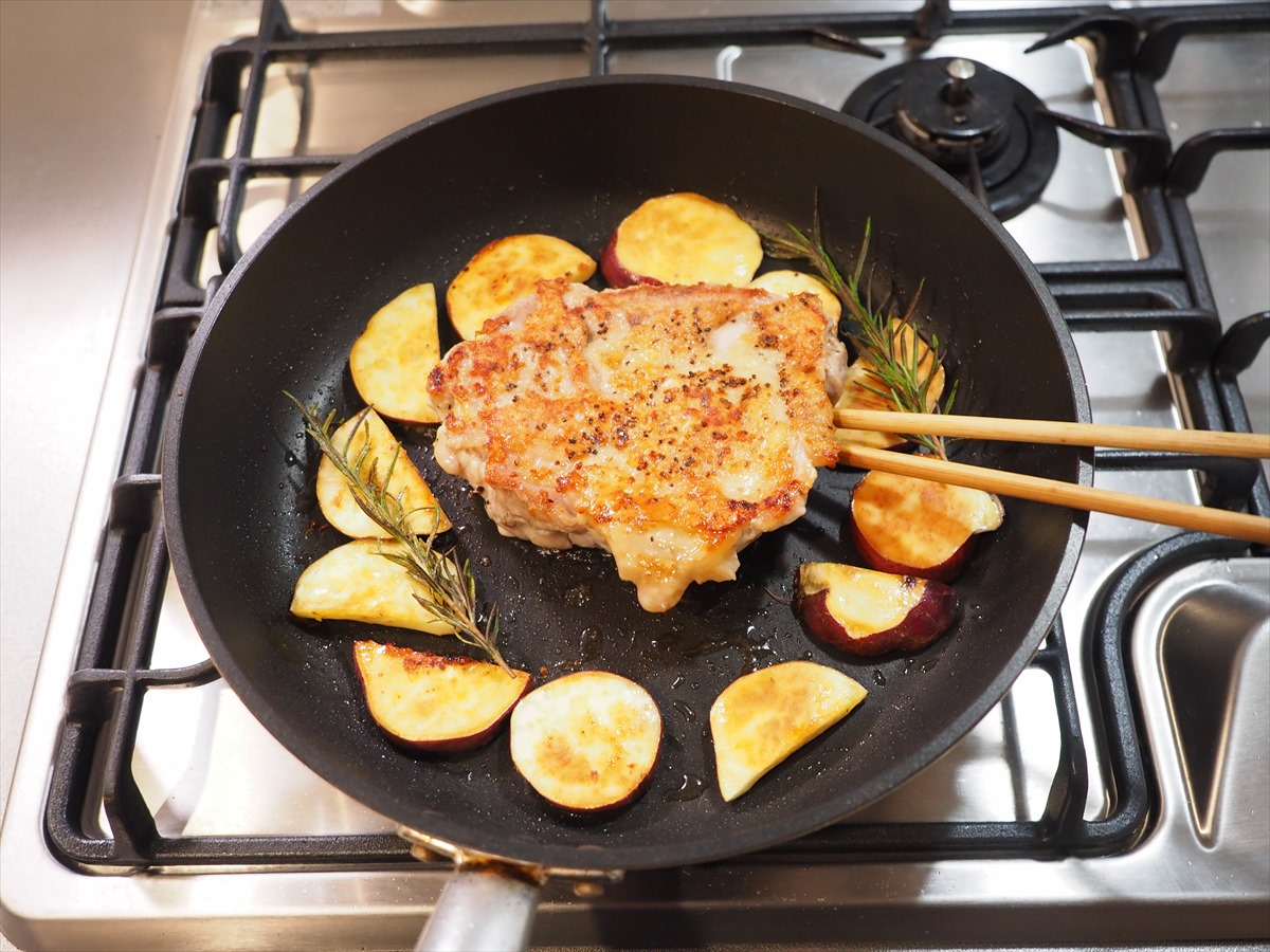鶏もも肉とサツマイモのローズマリー焼き