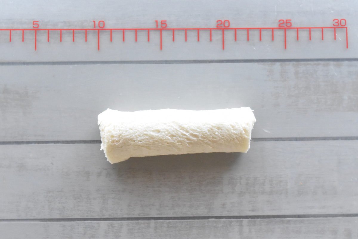 食パンで巻く(ロールちくわのフレンチトースト)