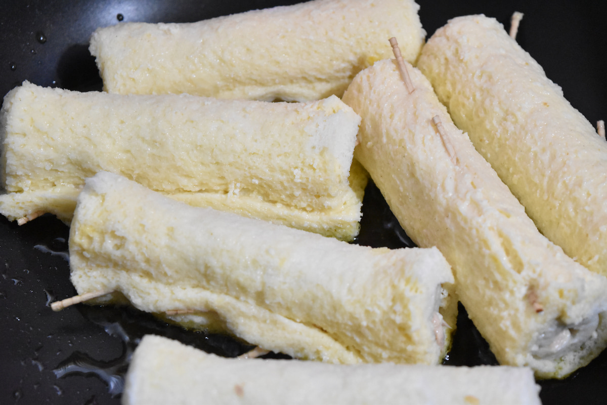 フライパンで焼く(ロールちくわのフレンチトースト)