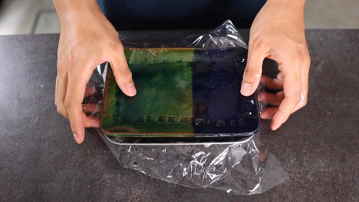 えのきの昆布締め　重石をのせる