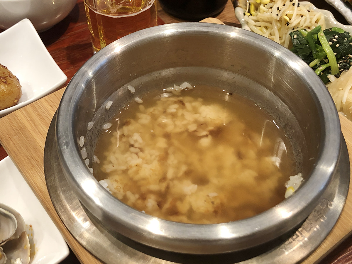 大豆もやしと牛肉の炊き込みご飯：おこげ茶