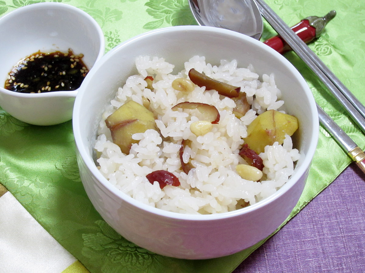 大豆もやしと牛肉の炊き込みご飯：栄養ご飯