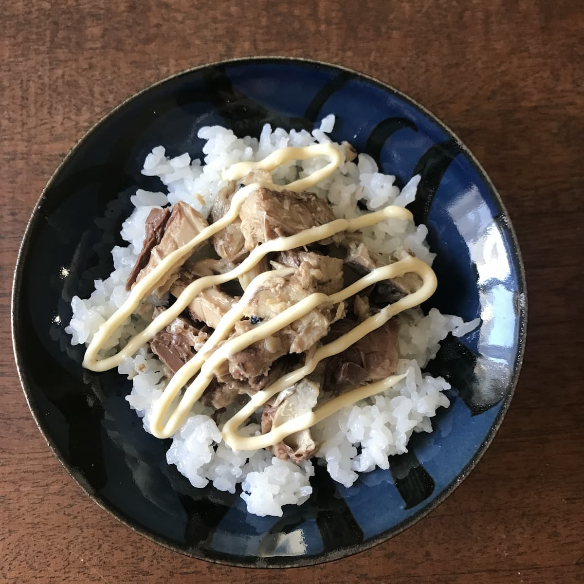 さばマヨ丼 ご飯にさばとマヨがさばった状態