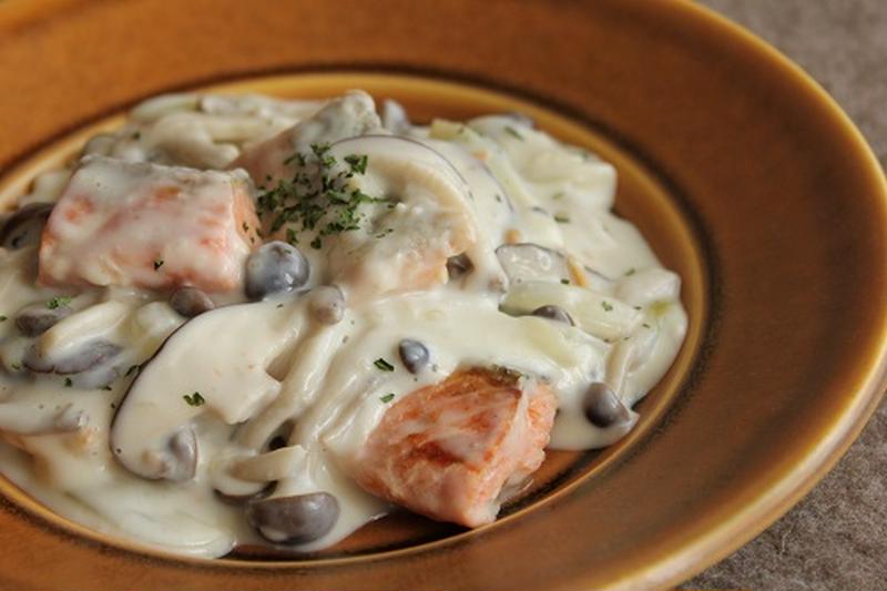 フライパン一つでOK！まろやかな味わいの「鮭のクリーム煮」