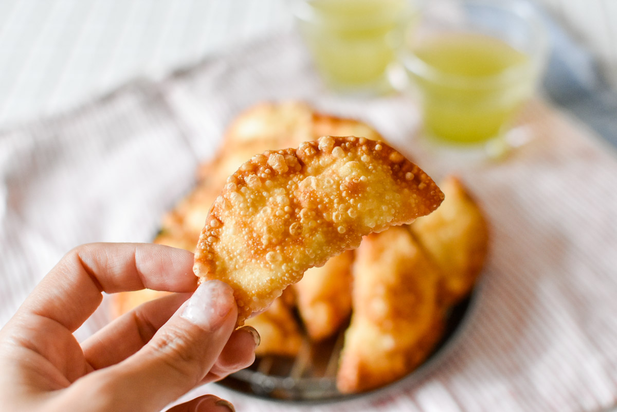 さつまいもの揚げ餃子と手