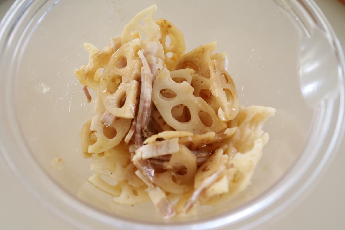 「れんこんとベーコンのレンジ蒸し」