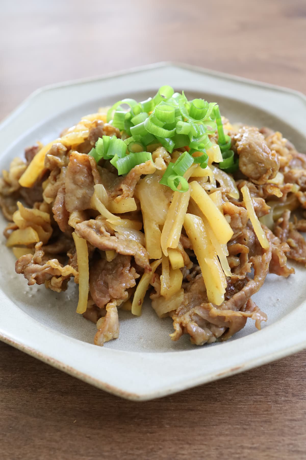 定番食材大集合!「豚こま肉とじゃがいものカレー炒め」