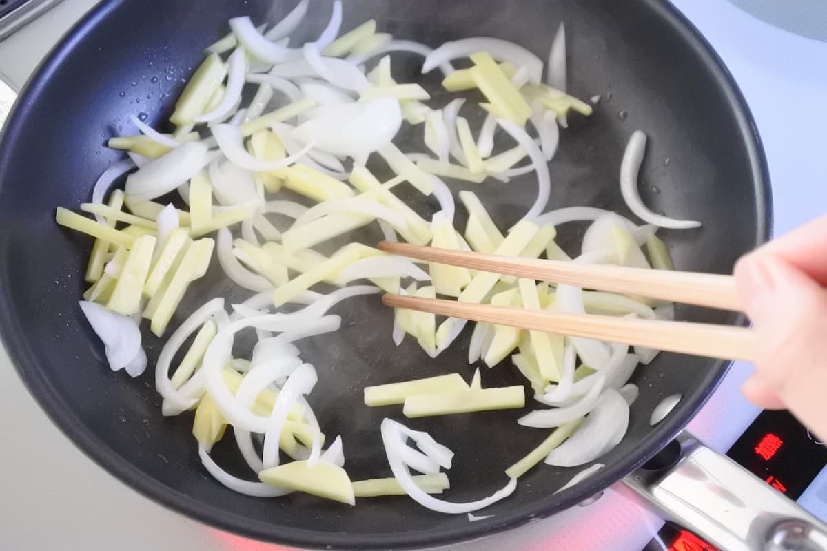 豚こまとじゃがいものカレー炒め