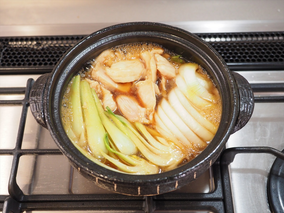 鶏すき焼き風鍋焼きうどん