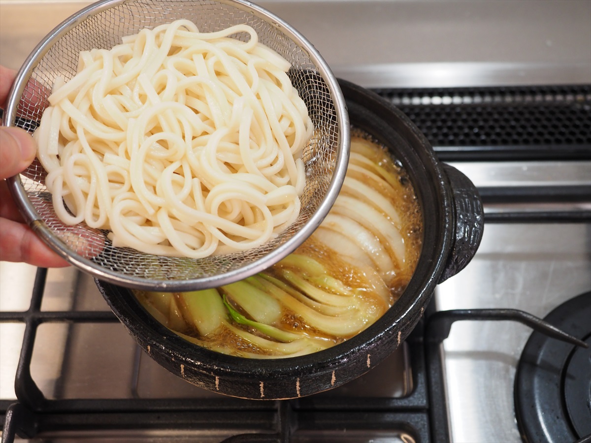 鶏すき焼き風鍋焼きうどん