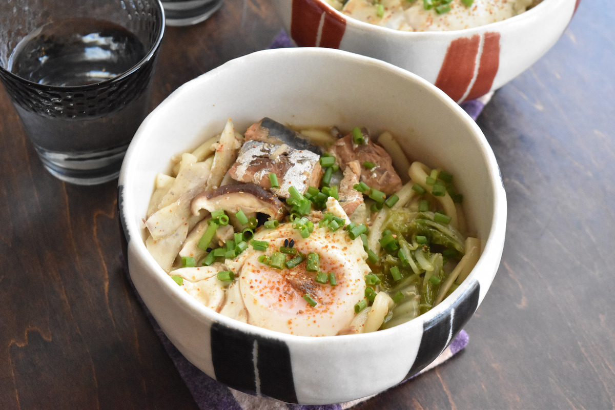 からだの芯まで温まる♪旨味たっぷり!「さばのみそ煮缶で煮込みうどん」