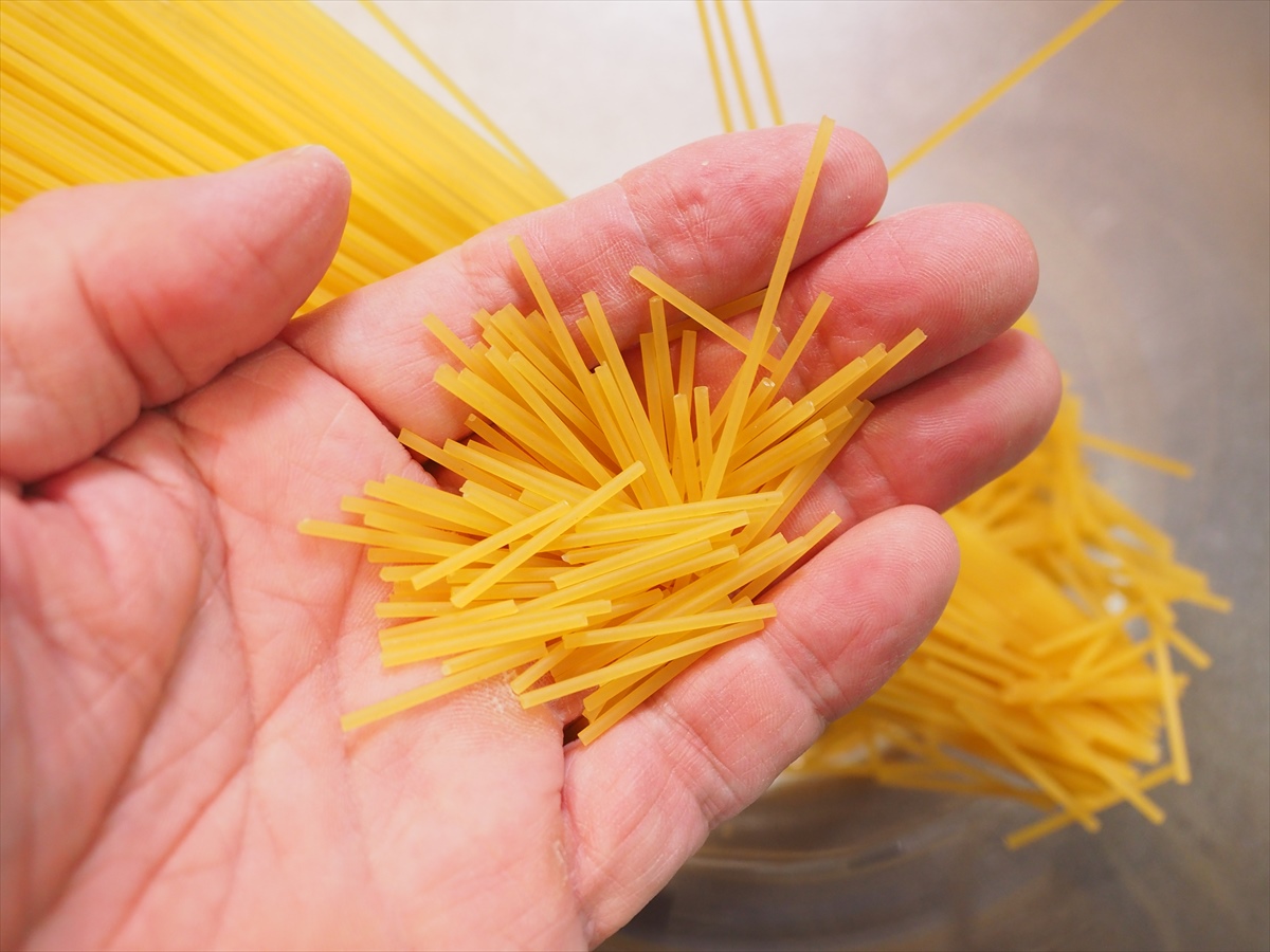 鶏むね肉とブロッコリーのパスタパエリア