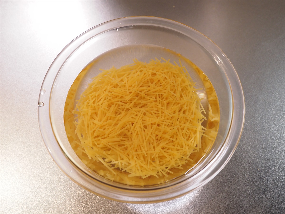 鶏むね肉とブロッコリーのパスタパエリア